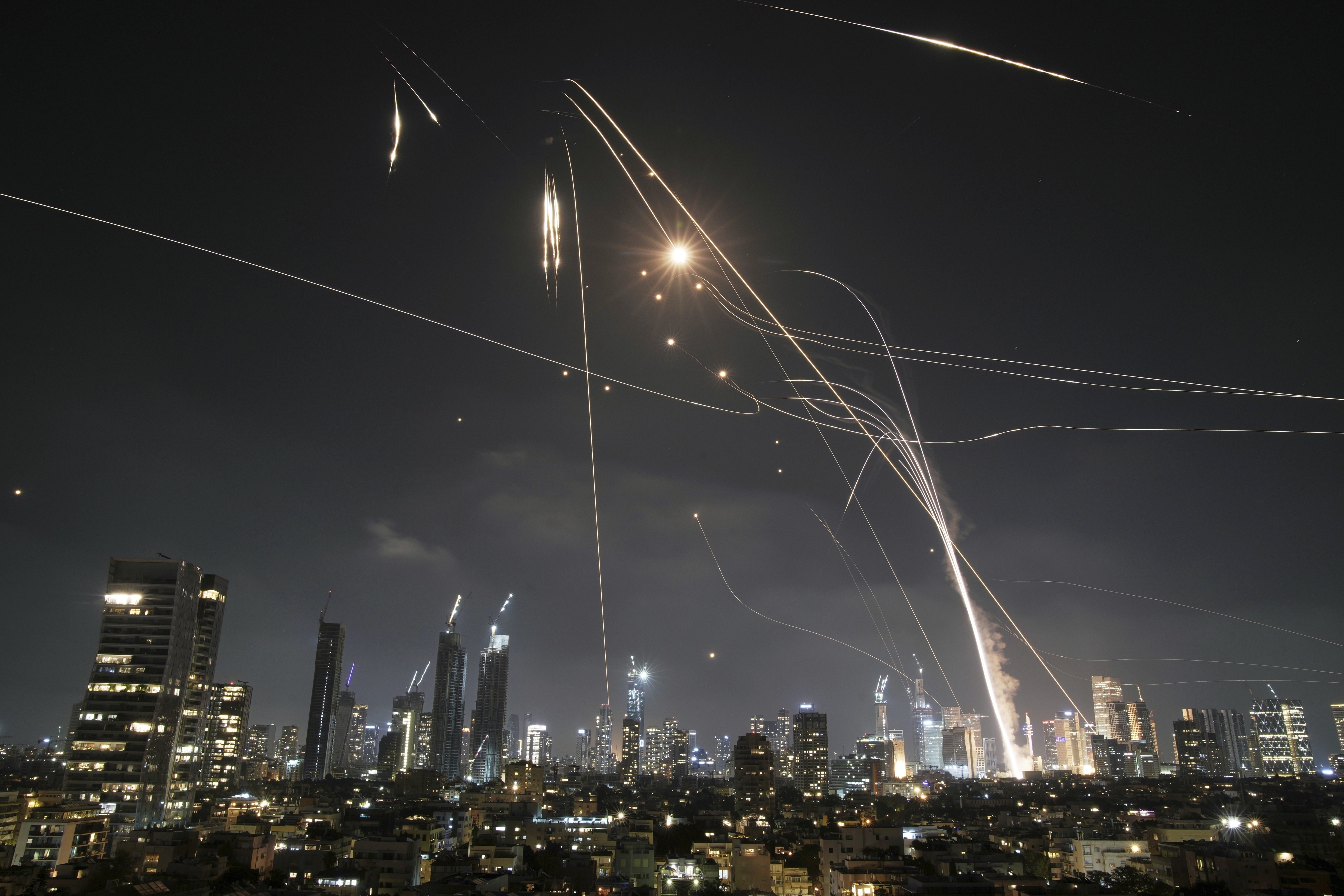 Iran-Israel War Live update: ईरान के 20 से ज्यादा सैन्य ठिकानों पर 60 फाइटर  जेट से हमले, IDF का बड़ा दावा | Iran Israel conflict Live update Ayatollah  Ali Khamenei trump Tehran