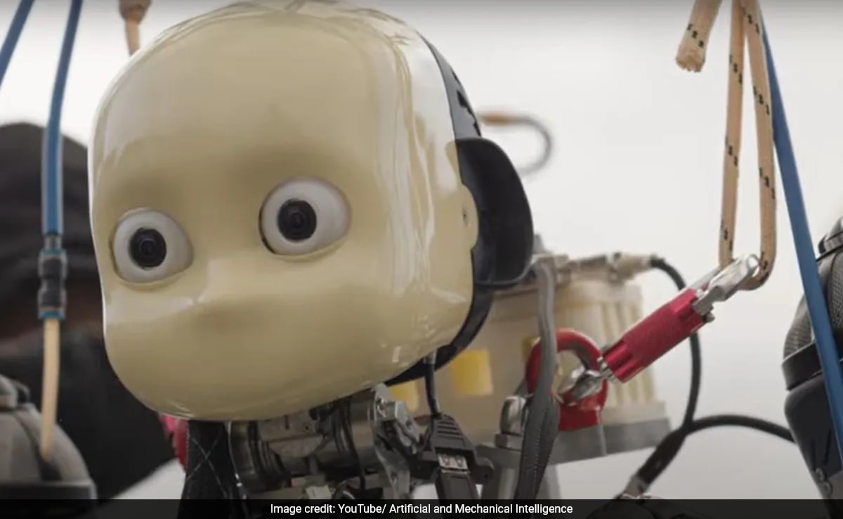 изследователите в Италия разкриха първия летящ хуманоиден робот но Интернет