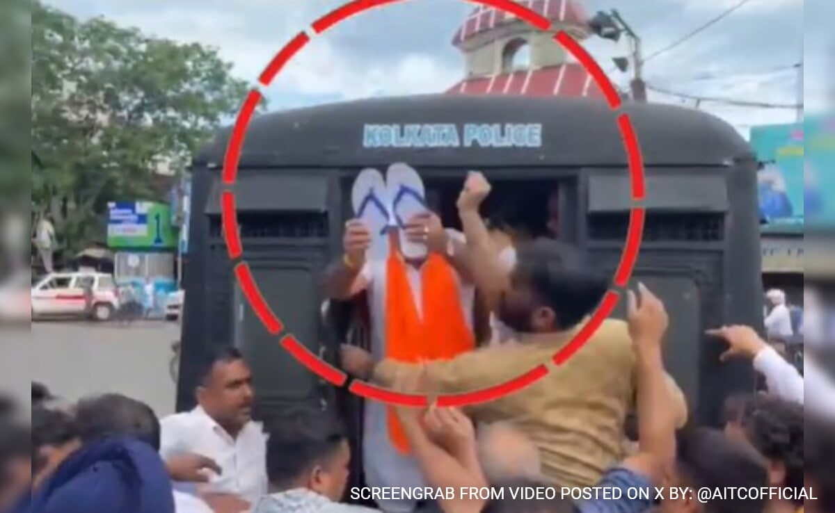 Kolkata е подадена ела срещу министъра на Съюза Суканта Маджъмдар