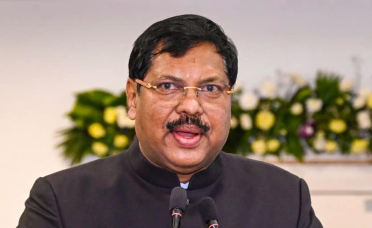Supreme Court Refuses Contempt Action For Shoe Thrown At Chief Justice