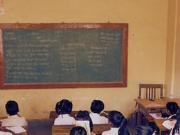 Marathi language : मराठी भाषा येत नसल्याची खंत, मुलाला ZPच्या शाळेत शिकवण्याचा NRI दाम्पत्याचा निर्णय Marathi language : मराठी भाषा येत नसल्याची खंत, मुलाला ZPच्या शाळेत शिकवण्याचा NRI दाम्पत्याचा निर्णय