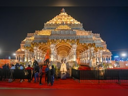 एक तरफ लक्ष्मण एक तरफ सीता, बीच में जगत के पालनहारी, अयोध्या में राम दरबार की झांकी है न्यारी एक तरफ लक्ष्मण एक तरफ सीता, बीच में जगत के पालनहारी, अयोध्या में राम दरबार की झांकी है न्यारी