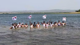 Bachchu Kadu Protest : बच्चू कडूंच्या पाठीशी विरोधकांची वज्रमूठ; 6 दिवसांनंतरही सरकारचं ठरेना...