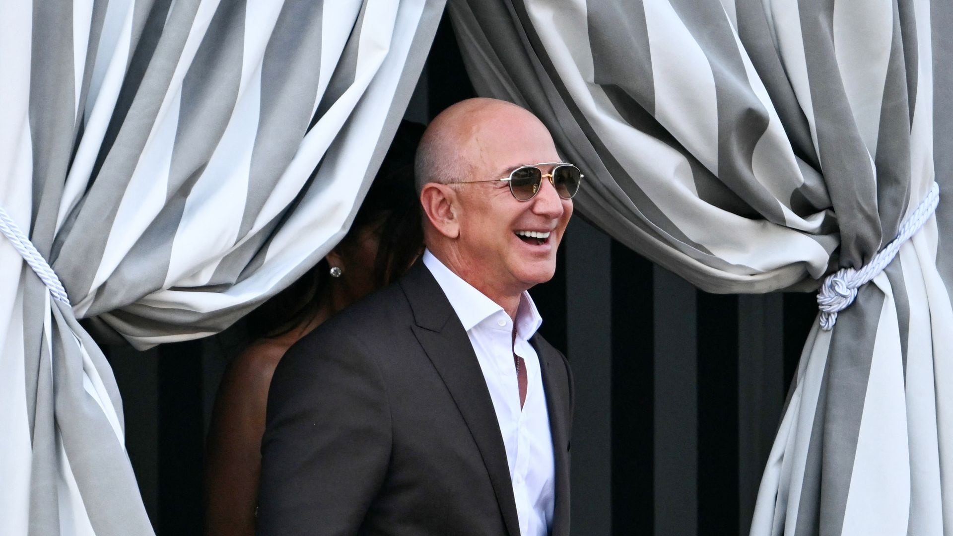 ₹427 करोड़ खर्चा, दुल्हन की 27 ड्रेस, 97 प्लेन… Amazon मालिक बेजोस की आज दूसरी शादी- ये 10 फैक्ट चौंकाएंगे