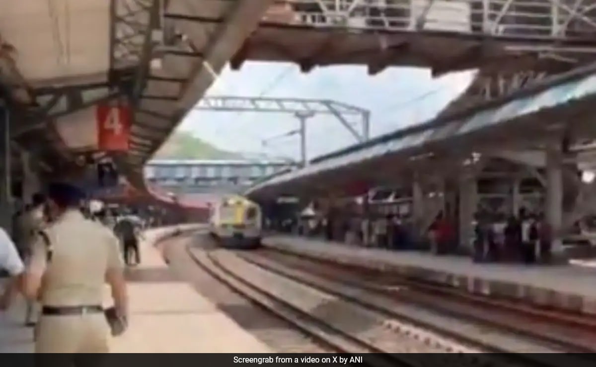 Mumbai Thane Очевидник на ужасяващата се крайградска железопътна несъответствие в района