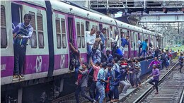 Mumbra Railway Accident : मुंब्रा लोकल दुर्घटनेत 4 प्रवाशांचा मृत्यू, 9 गंभीर जखमी प्रवाशांची यादी आली समोर