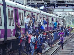 Mumbra Railway Accident : मुंब्रा लोकल दुर्घटनेत 4 प्रवाशांचा मृत्यू, 9 गंभीर जखमी प्रवाशांची यादी आली समोर Mumbra Railway Accident : मुंब्रा लोकल दुर्घटनेत 4 प्रवाशांचा मृत्यू, 9 गंभीर जखमी प्रवाशांची यादी आली समोर