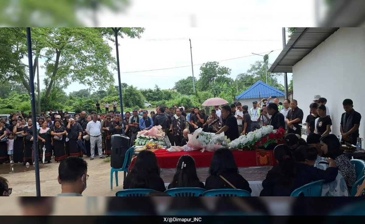 Тялото на екипажа на кабината на Air India Lamnunthem Singson