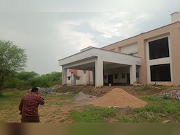 KTUJM: पत्रकारिता यूनिवर्सिटी में 7 करोड़ से बना ऑडिटोरियम हुआ खंडहर, खिड़कियां तक चुरा ले गए लोग