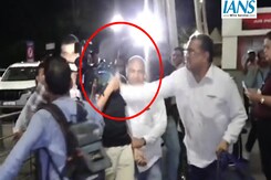 Passenger Slaps Accused In Raja Raghuvanshi Murder At Indore Airport Passenger Slaps Accused In Raja Raghuvanshi Murder At Indore Airport