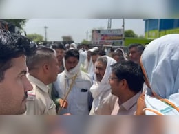 Rajasthan: फौजी विक्रम सिंह हत्याकांड मामला गर्माया, सड़क पर लगाया जाम Rajasthan: फौजी विक्रम सिंह हत्याकांड मामला गर्माया, सड़क पर लगाया जाम