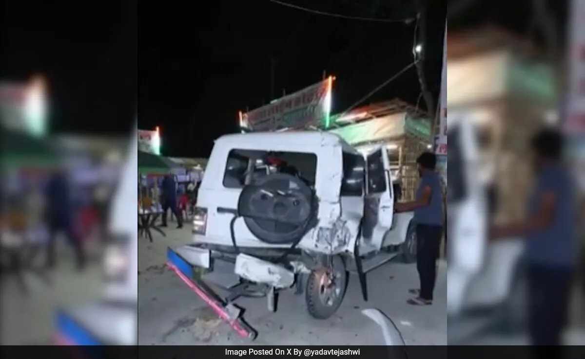 Vaishali RJD лидерът Tejashwi Yadav избяга невредим когато камион за