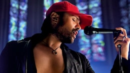 Himesh Reshammiya's LOL Question To Fans During Mumbai Concert: "<i>Regular Gau Yaa Naak Se</i>?"