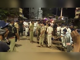 मंदिर के बाहर दुकान लगाने पर बवाल, जानें फिर क्यों सुलग रहा बंगाल मंदिर के बाहर दुकान लगाने पर बवाल, जानें फिर क्यों सुलग रहा बंगाल