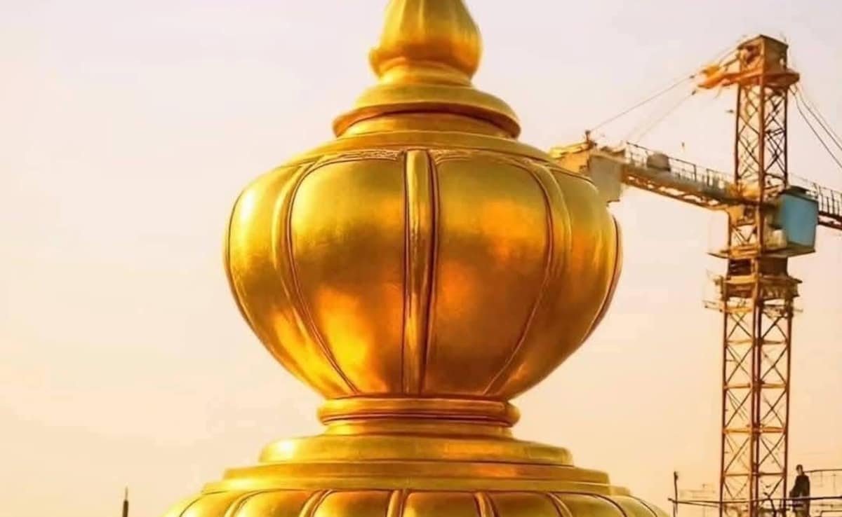 अयोध्या के राम मंदिर का स्वर्ण शिखर अयोध्या के राम मंदिर का स्वर्ण शिखर