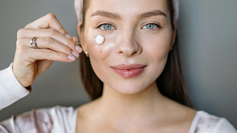 गर्मियों में आपकी Skin को Glowing और Hydrated बनाएंगी ये Face Creams, Ponds, Hyphen से लेकर FoxTale तक देखें बेस्ट डील्स गर्मियों में आपकी Skin को Glowing और Hydrated बनाएंगी ये Face Creams, Ponds, Hyphen से लेकर FoxTale तक देखें बेस्ट डील्स