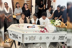 Ahmedabad Plane Crash: Air India Co-Pilot's Last Rites, Family Bids Final Goodbye Ahmedabad Plane Crash: Air India Co-Pilot's Last Rites, Family Bids Final Goodbye