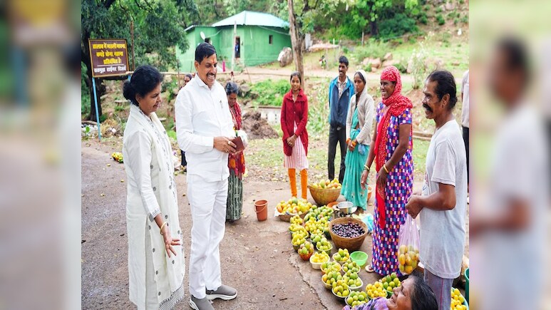 पचमढ़ी में आम को देखते ही सीएम ने रोक दिया अपना काफिला, लाडली बहनों से पूछा ये सवाल