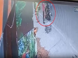रैपिडो विवाद में नया मोड़, CCTV में पहले हाथ उठाती नजर आई लड़की, फिर चालक ने दिया था जवाब रैपिडो विवाद में नया मोड़, CCTV में पहले हाथ उठाती नजर आई लड़की, फिर चालक ने दिया था जवाब