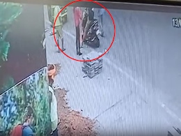 Rapido controversy : रॅपिडो वादात नवा ट्विस्ट, आणखी एक CCTV व्हायरल; तरुणीचं वेगळचं रूप आलं समोर Rapido controversy : रॅपिडो वादात नवा ट्विस्ट, आणखी एक CCTV व्हायरल; तरुणीचं वेगळचं रूप आलं समोर