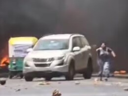 Ahmedabad Plane Crash: मुलाला वाचवण्यासाठी आगीची पर्वा न करणारी आई, 'हा' Video पाहून अंगावर येईल काटा