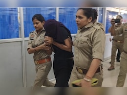 राजा मर्डर केस: मेघालय पुलिस को मिली सोनम की 3 दिन की ट्रांजिट रिमांड राजा मर्डर केस: मेघालय पुलिस को मिली सोनम की 3 दिन की ट्रांजिट रिमांड