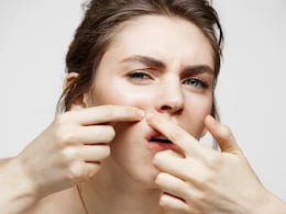 क्या आप भी नोचकर निकालते हैं Blackheads? स्किन एक्सपर्ट ने बताया बड़ी गलती कर रहे हैं आप, जानें क्यों नहीं करना चाहिए ऐसा क्या आप भी नोचकर निकालते हैं Blackheads? स्किन एक्सपर्ट ने बताया बड़ी गलती कर रहे हैं आप, जानें क्यों नहीं करना चाहिए ऐसा