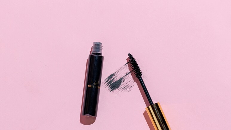 Mascara Tips: फैल जाता है आपका मस्कारा,  बिगाड़ रहा है आंखों की खूबसूरती, तो ये  Mascara आज ही करें ऑर्डर  Mascara Tips: फैल जाता है आपका मस्कारा,  बिगाड़ रहा है आंखों की खूबसूरती, तो ये  Mascara आज ही करें ऑर्डर