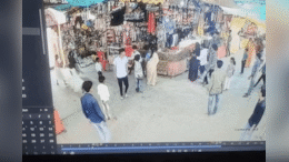 Chhatarpur News: अबार माता मंदिर में श्रद्धालुओं से मारपीट, प्रसाद न खरीदने पर बढ़ा विवाद, महिला पर बरसाए डंडे, दुकानदार का VIDEO Viral
