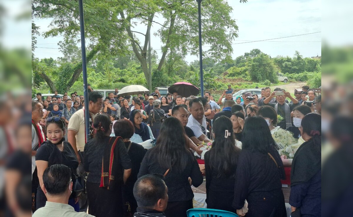A solemn programme was also held at Dimapur airport to receive the body of Lamnunthem Singson. 