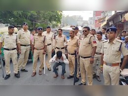 हत्या के आरोपी का निकाला जुलूस तो कान पकड़कर लगाई उठक-बैठक, चाकू मारकर किया था युवक का मर्डर हत्या के आरोपी का निकाला जुलूस तो कान पकड़कर लगाई उठक-बैठक, चाकू मारकर किया था युवक का मर्डर