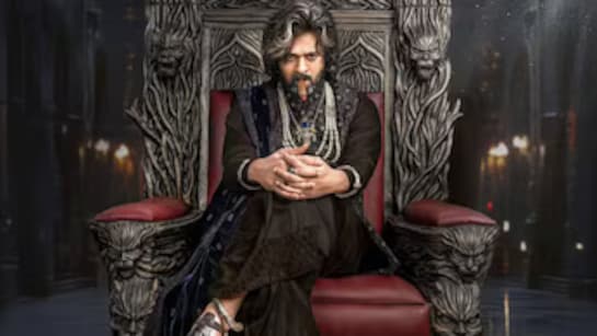 The Raja Saab Review: प्रभास का ‘डार्लिंग’ अवतार लौटा, लेकिन 3 घंटे में कहानी खुद ही डराने लगती है