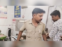 पुलिस पर हमला: भाइयों के विवाद में सुलह कराने पहुंची पीआरवी टीम पर हमला, वर्दी फाड़ी, दोनों आरोपी हिरासत में पुलिस पर हमला: भाइयों के विवाद में सुलह कराने पहुंची पीआरवी टीम पर हमला, वर्दी फाड़ी, दोनों आरोपी हिरासत में