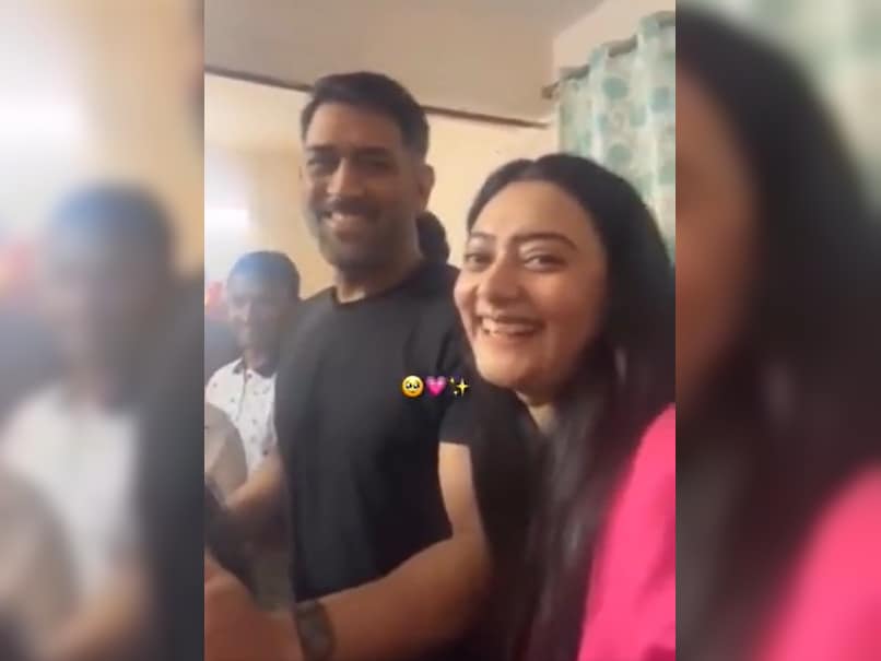 Fan Girl's Expression After Meeting MS Dhoni At Birthday Party Goes Viral. Watch