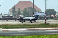 British F-35 Fighter Jet Makes Emergency Landing At Thiruvananthapuram Airport British F-35 Fighter Jet Makes Emergency Landing At Thiruvananthapuram Airport