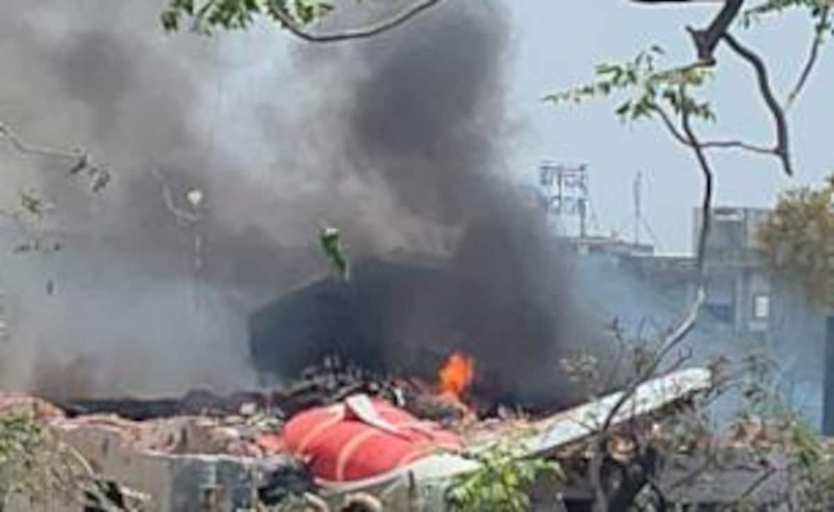 Ню Делхи Президентът Друпади Мърму и вицепрезидентът Джагдип Дханкхар в