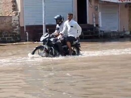 Rajasthan: मानसून की दस्तक से ही बिगड़े शहर के हालात, बदहाली ऐसी की... सड़क पर तैरती नजर आई गाड़ियां