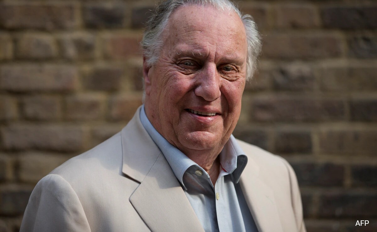 Лондон Пилот който се обърна към писането за да изчисти