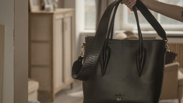 इन Trendy और Stylish Laptop Bags की ये Deals भूलकर भी न करें मिस! सिर्फ 626 से शुरू है इनकी कीमत इन Trendy और Stylish Laptop Bags की ये Deals भूलकर भी न करें मिस! सिर्फ 626 से शुरू है इनकी कीमत