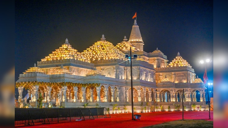 अयोध्या में श्री राम जन्मभूमि मंदिर के निर्माण संबंधी सभी कार्य पूर्ण हुए , ध्वज और कलश स्थापित अयोध्या में श्री राम जन्मभूमि मंदिर के निर्माण संबंधी सभी कार्य पूर्ण हुए , ध्वज और कलश स्थापित