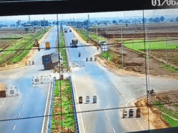 VIDEO देख रूह कांप उठेगी: डिवाइडर पार कर बाइक में जा घुसा ट्रक, दो लोगों को बुरी तरह रौंदा VIDEO देख रूह कांप उठेगी: डिवाइडर पार कर बाइक में जा घुसा ट्रक, दो लोगों को बुरी तरह रौंदा