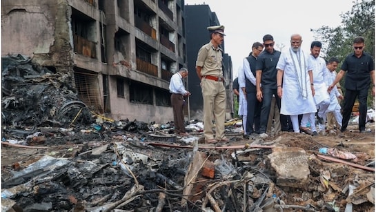 Air India Plane Crash: 'हम सभी स्तब्ध हैं', अहमदाबाद प्लेन क्रैश में घायल हुए लोगों से मिलने के बाद PM Modi का रिएक्शन | 'We are all shocked', PM Modi First Reaction