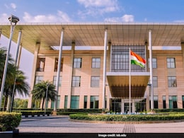 LinkedIn's MBA Rankings 2025: List Of Top Colleges In India And World LinkedIn's MBA Rankings 2025: List Of Top Colleges In India And World