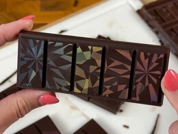 Baker Makes "Holographic" Chocolate Bars At Home. Their Unique Design Wows Internet Baker Makes "Holographic" Chocolate Bars At Home. Their Unique Design Wows Internet
