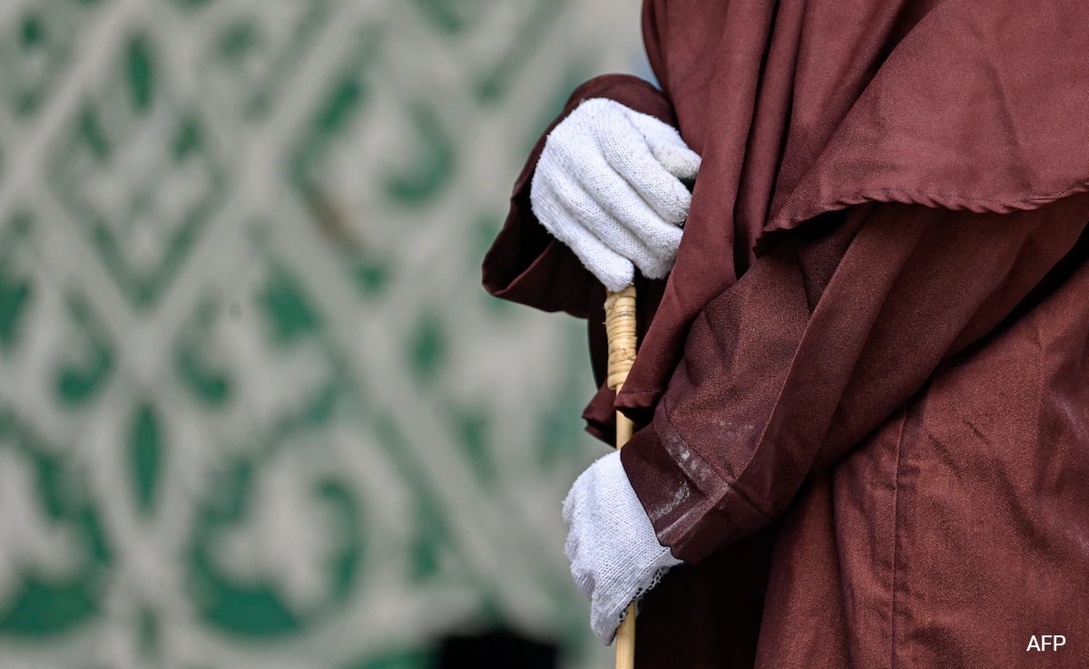 Мъж и жена бяха публично размазани 100 пъти всеки в