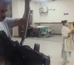 RUHS अस्पताल की इमरजेंसी में सांप लेकर पहुंच गया युवक, बोला- 'इसी ने मुझे डसा है, जल्दी इलाज करो'