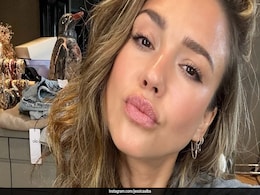 Jessica Alba's Face Card Is On Point In A Minimally Radiant Makeup Moment Jessica Alba's Face Card Is On Point In A Minimally Radiant Makeup Moment