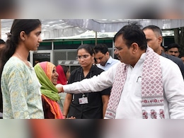 सीएम भजनलाल के पास पहुंची कैंसर पीड़िता, मुख्यमंत्री ने फ्री में इलाज कराने का दिए निर्देश  सीएम भजनलाल के पास पहुंची कैंसर पीड़िता, मुख्यमंत्री ने फ्री में इलाज कराने का दिए निर्देश