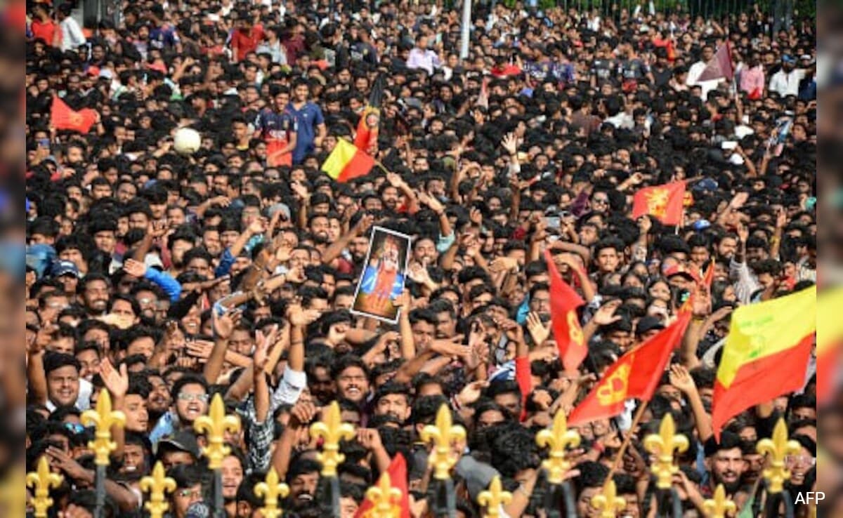 Bengaluru Охранителите които ръководят портите на стадион Чинасвами по време