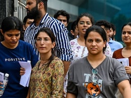 मुफ्त में की पढ़ाई और 12 लड़कियों निकाल ली NEET की परीक्षा, सुर्खियों में आया मिर्ज़ापुर का कोचिंग सेंटर मुफ्त में की पढ़ाई और 12 लड़कियों निकाल ली NEET की परीक्षा, सुर्खियों में आया मिर्ज़ापुर का कोचिंग सेंटर